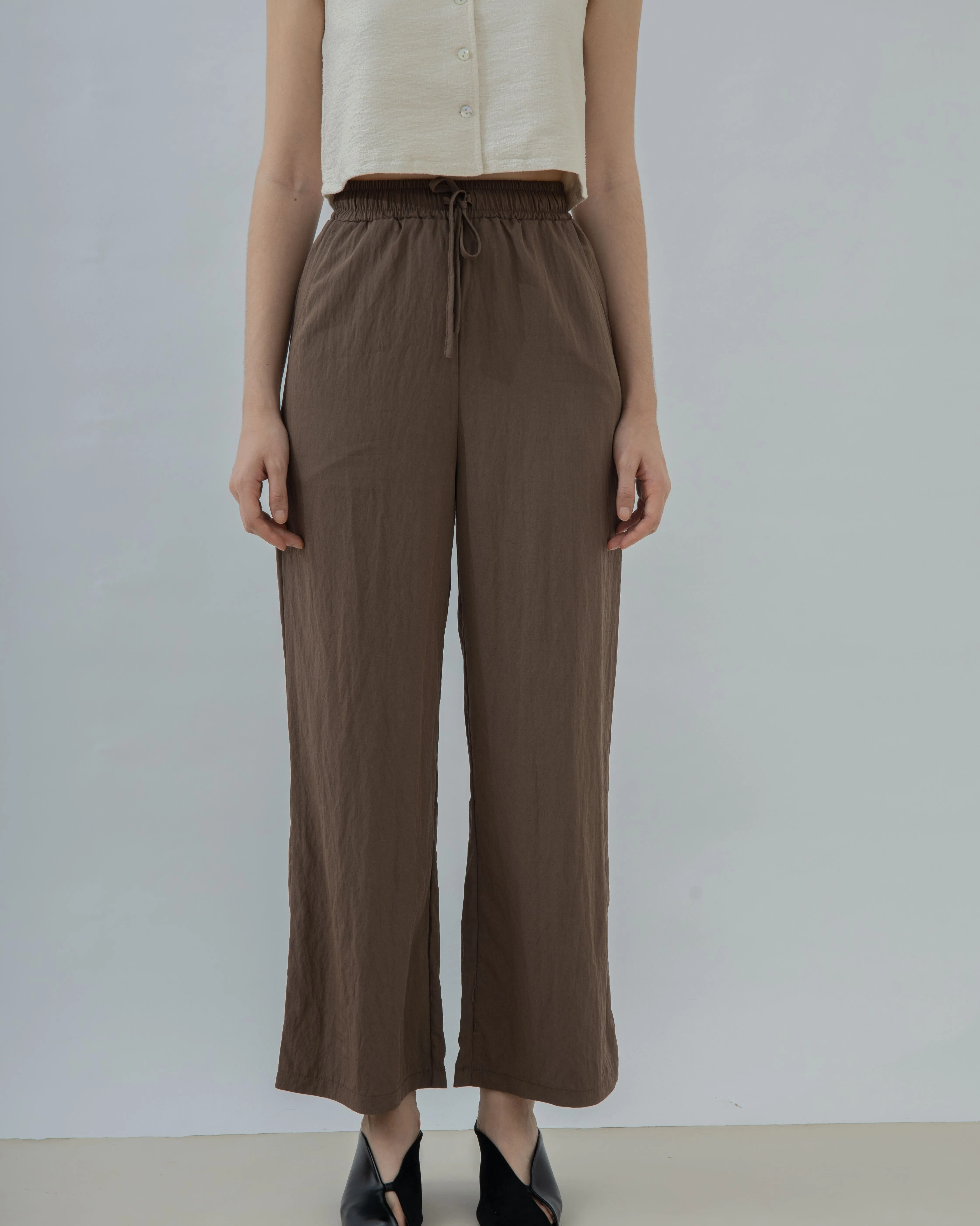 Relaxed Drawstring Straight Cut Trousers (Brown)