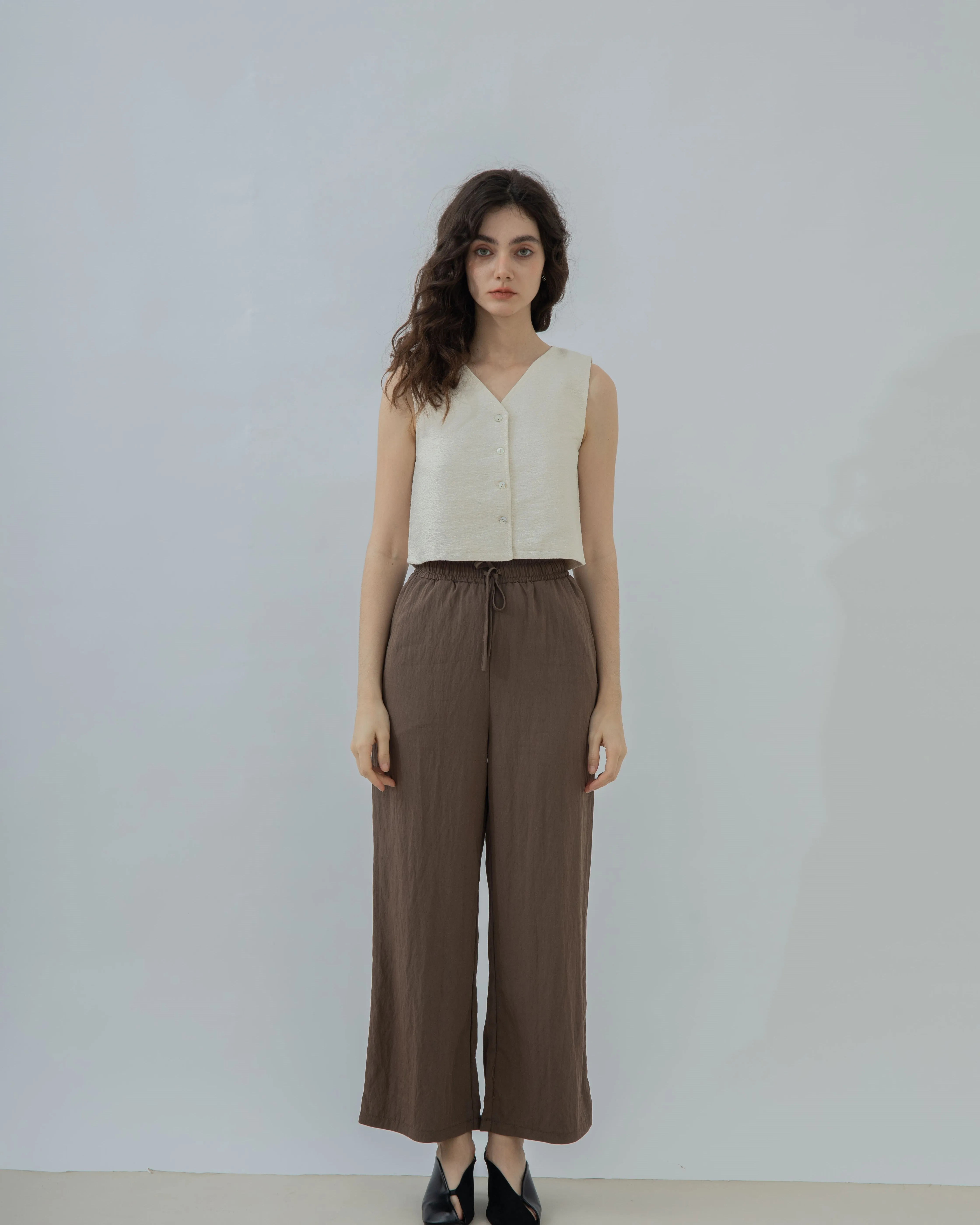 Relaxed Drawstring Straight Cut Trousers (Brown)
