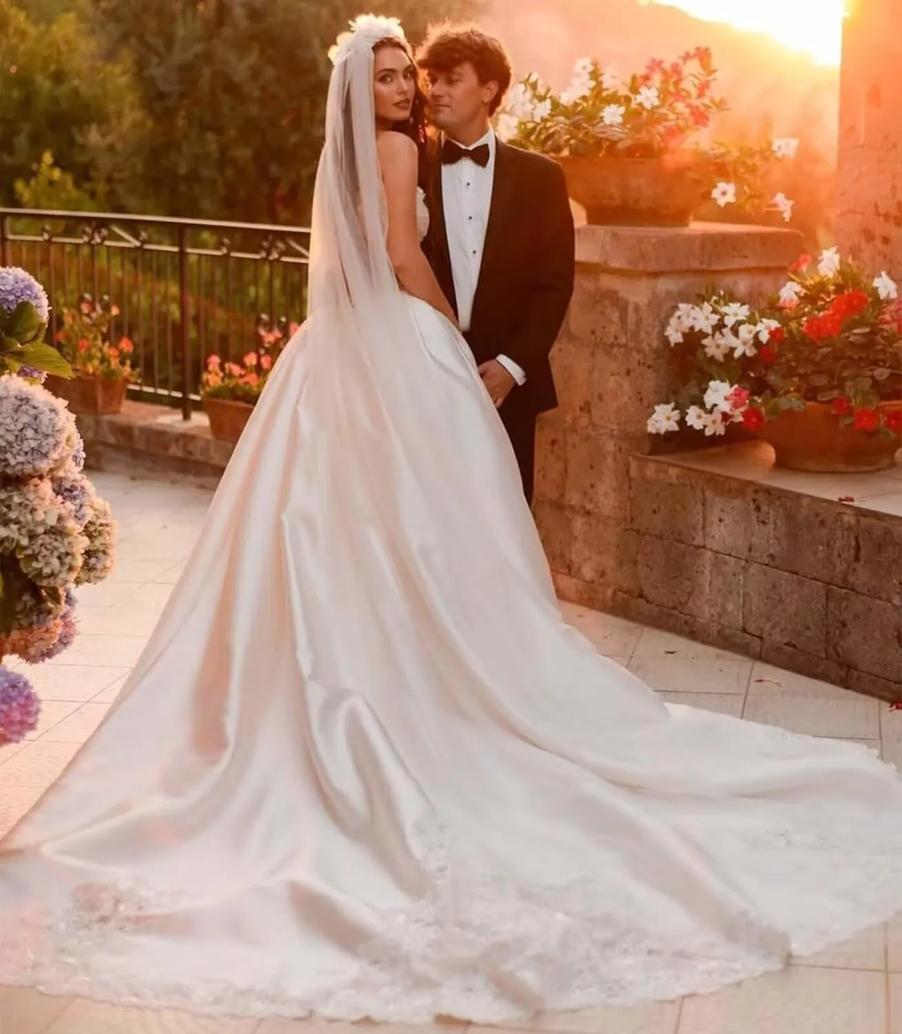Wedding Dress for Bride with Train 2025 Lace Appliques Sweetheart Boho Beach Bridal Gowns for Women